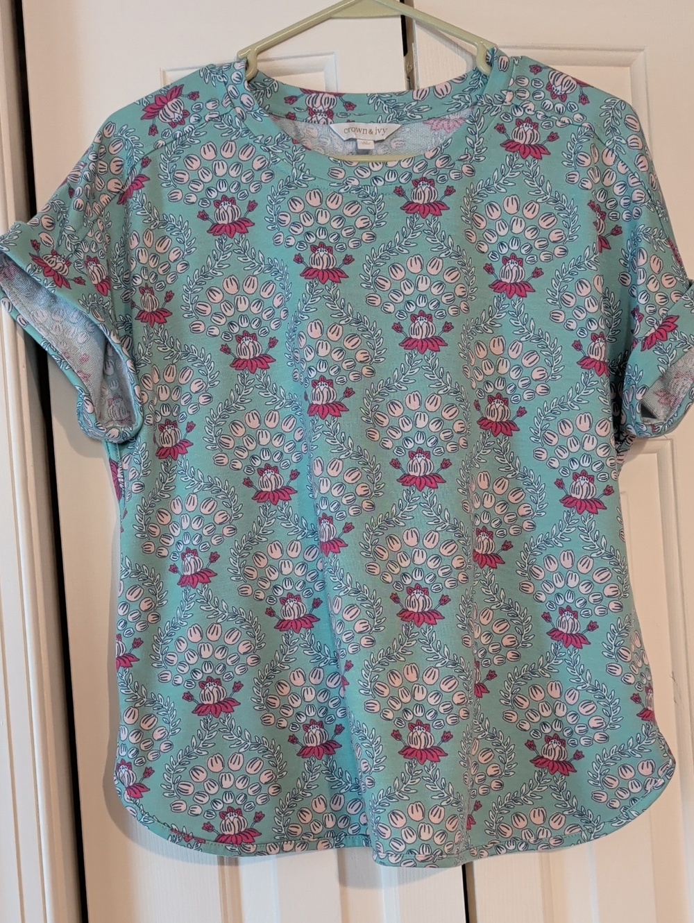 crown & ivy Mint Green Floral Print Top Size Medium
